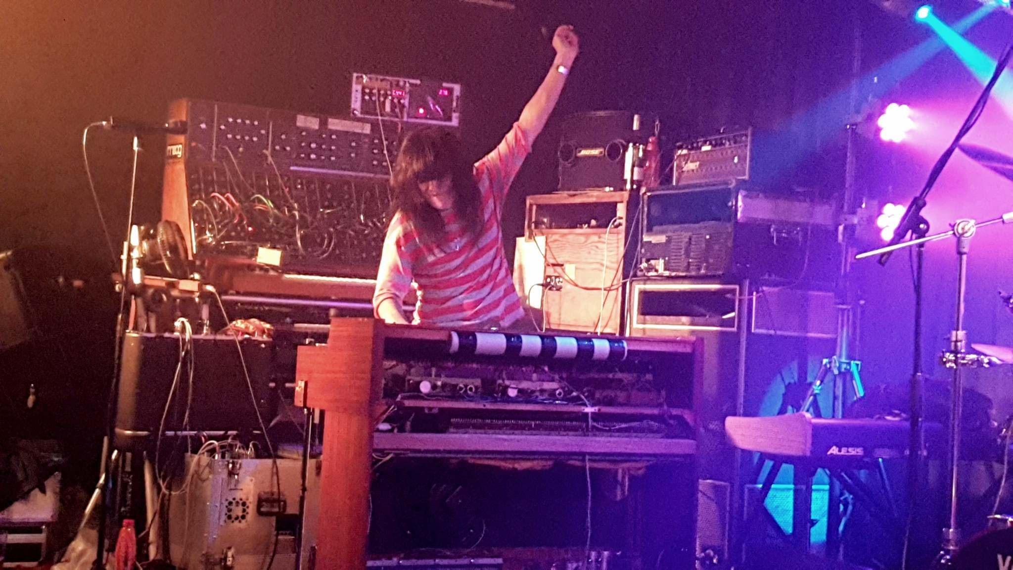 Live performance - QueenVic 4